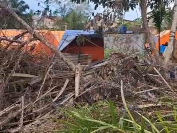 Warga Aceh Berpuasa di Kemah Bantuan